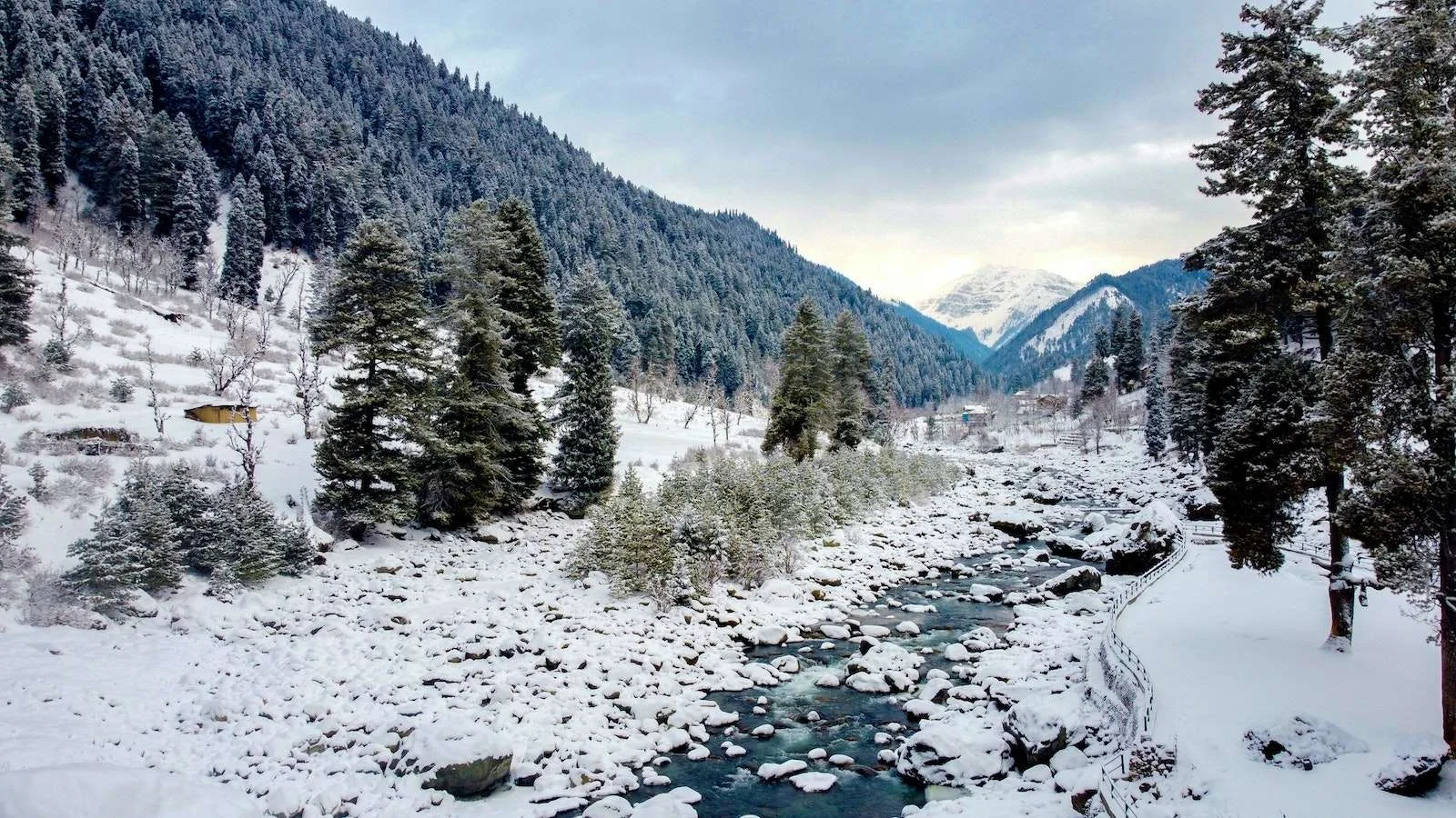 Chandanwari snow clad mountains